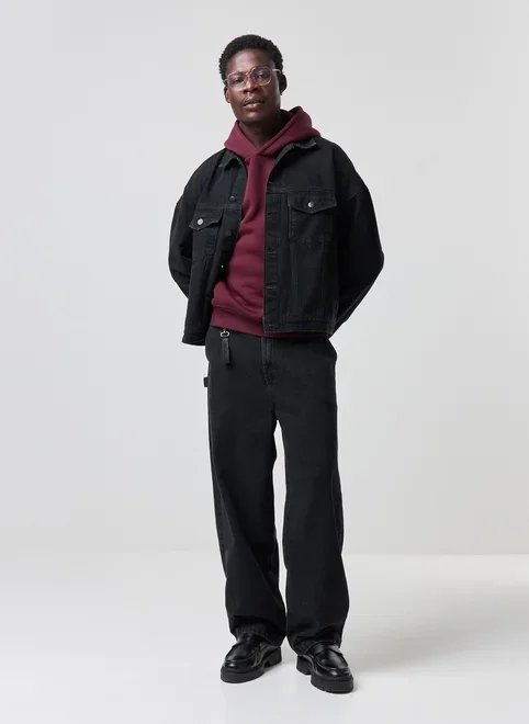 calça baggy jeans com chaveiro calça baggy jeans com chaveiro