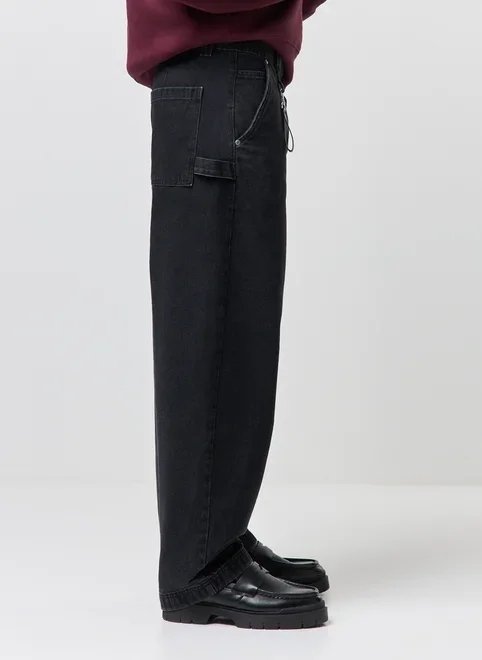 calça baggy jeans com chaveiro calça baggy jeans com chaveiro