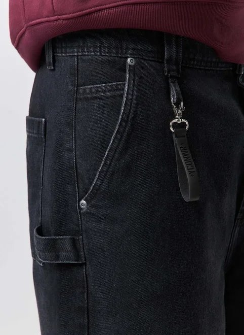 calça baggy jeans com chaveiro calça baggy jeans com chaveiro