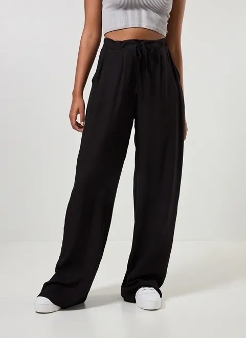 calça pantalona em tecido preto calça pantalona em tecido preto
