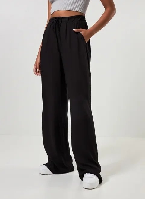 calça pantalona em tecido preto calça pantalona em tecido preto