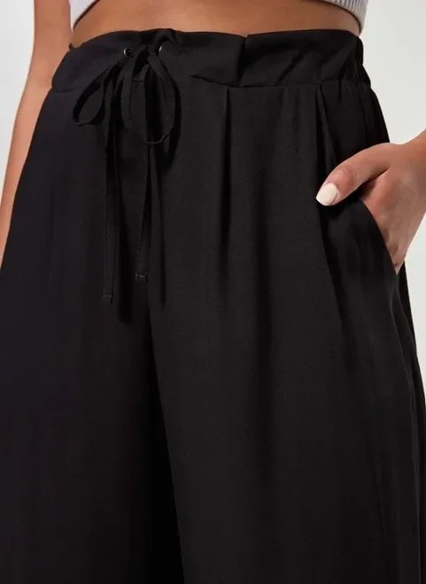 calça pantalona em tecido preto calça pantalona em tecido preto