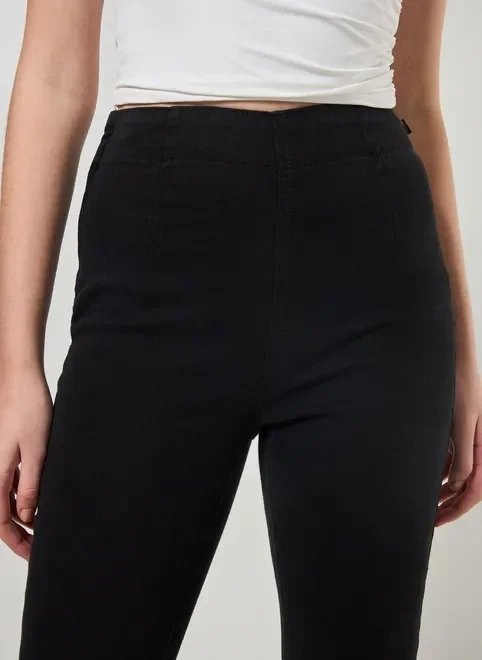 calça flare em sarja calça flare em sarja