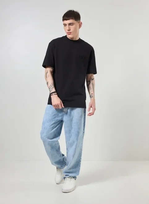 camiseta box preta estampa em relevo camiseta box preta estampa em relevo