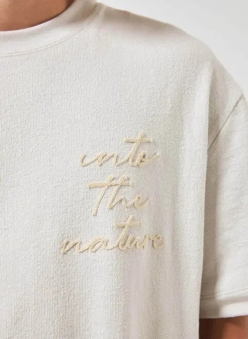 camiseta box atoalhada com bordado camiseta box atoalhada com bordado