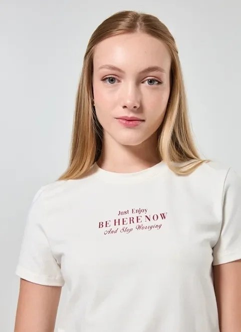 blusa mini tee com escrito em vermelho blusa mini tee com escrito em vermelho