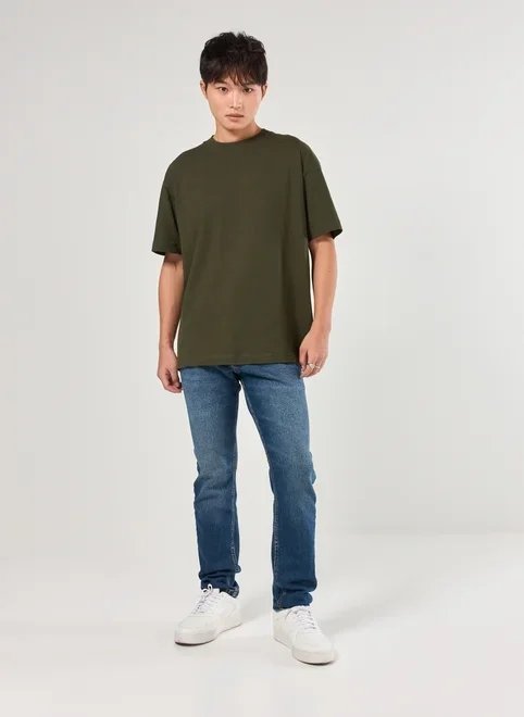 calça slim em jeans escuro calça slim em jeans escuro