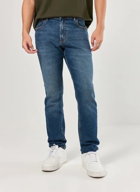 calça slim em jeans escuro calça slim em jeans escuro