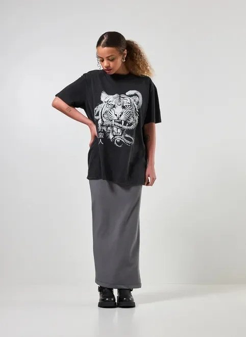 camiseta oversized preta estonada tigre camiseta oversized preta estonada tigre