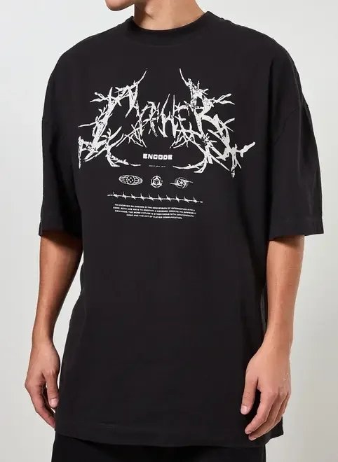 camiseta oversized preta estampa cybercore camiseta oversized preta estampa cybercore