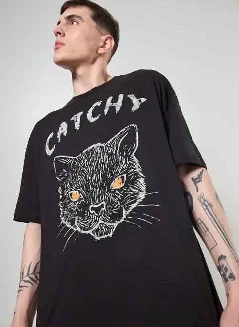 camiseta oversized preta gato camiseta oversized preta gato