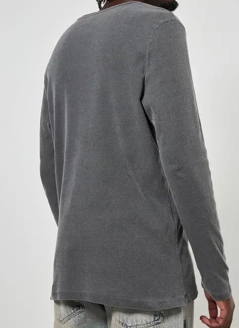 camiseta manga longa em ribana estonada camiseta manga longa em ribana estonada
