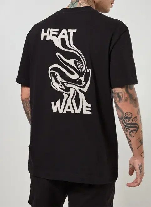 camiseta box estruturada com estampa camiseta box estruturada com estampa