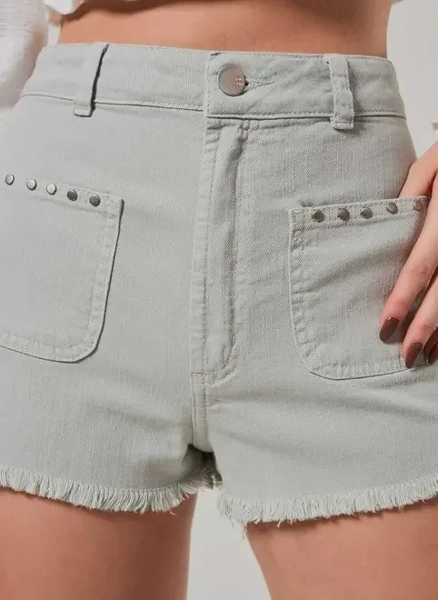 short em sarja verde seco tachas short em sarja verde seco tachas