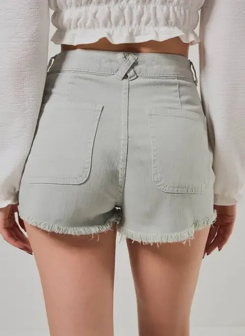 short em sarja verde seco tachas short em sarja verde seco tachas