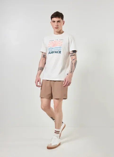 camiseta off-white estampa pôr do sol camiseta off-white estampa pôr do sol