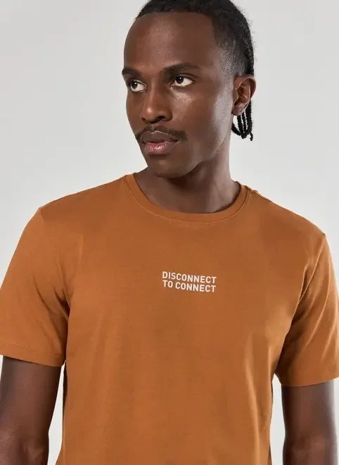 camiseta regular caramelo disconnect camiseta regular caramelo disconnect
