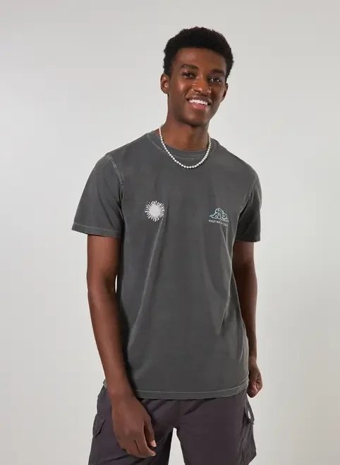 camiseta preta estonada blue sky camiseta preta estonada blue sky