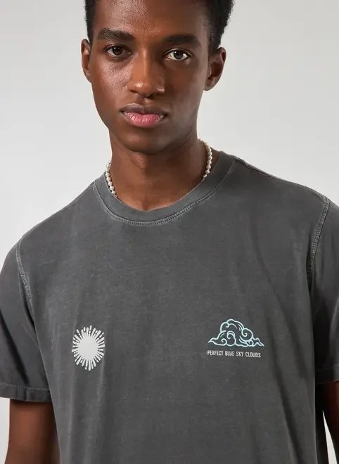 camiseta preta estonada blue sky camiseta preta estonada blue sky