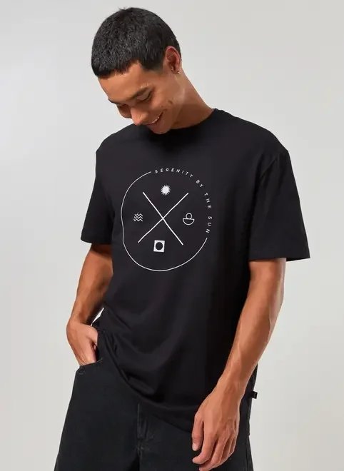 camiseta preta elementos brancos camiseta preta elementos brancos