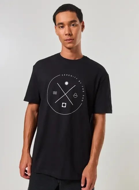 camiseta preta elementos brancos camiseta preta elementos brancos