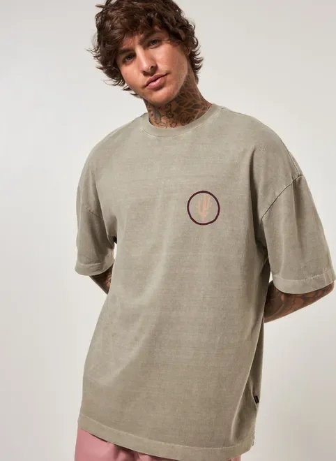 camiseta oversized malhão estonado estampa costas camiseta oversized malhão estonado estampa costas