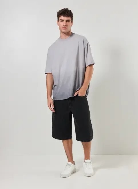 camiseta oversized estonada degradê cinza camiseta oversized estonada degradê cinza