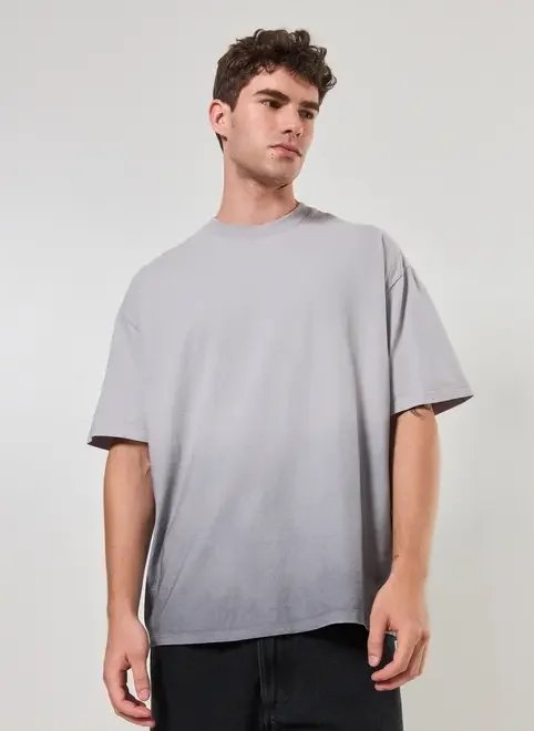 camiseta oversized estonada degradê cinza camiseta oversized estonada degradê cinza