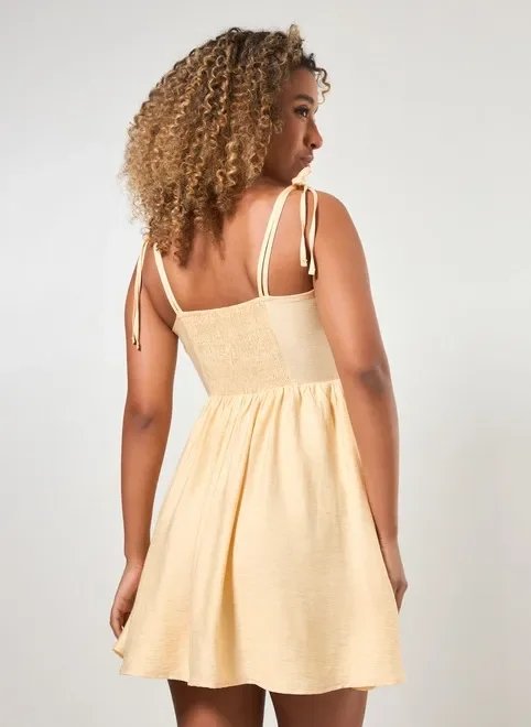 vestido curto romântico amarelo manteiga vestido curto romântico amarelo manteiga