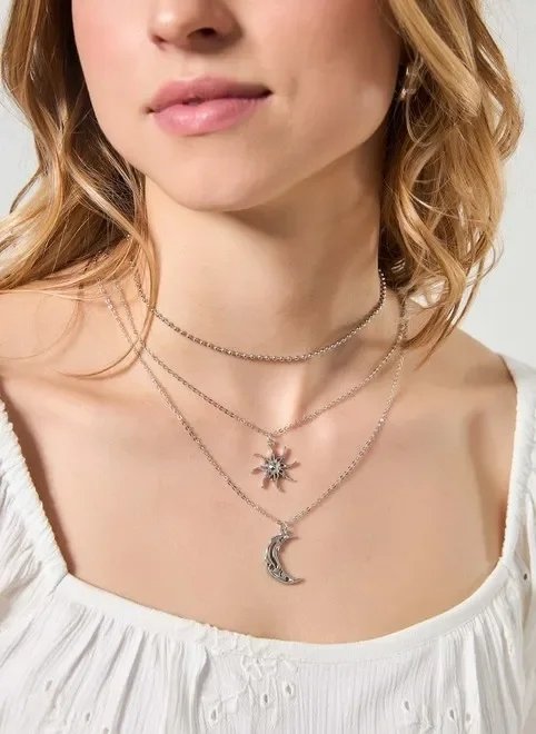 conjunto colares prateados sol e lua conjunto colares prateados sol e lua