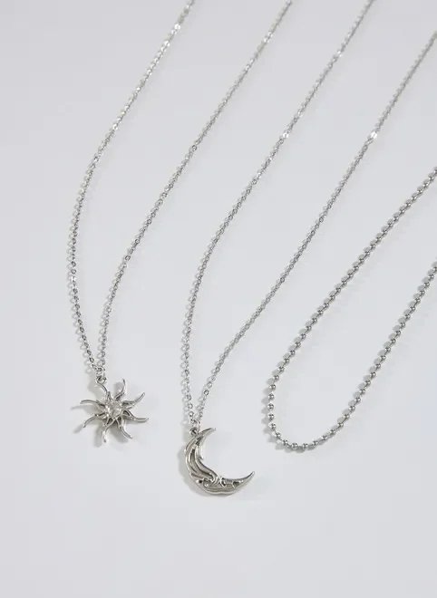 conjunto colares prateados sol e lua conjunto colares prateados sol e lua