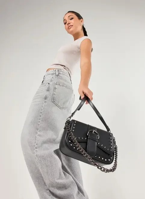 bolsa preta com fivela e tachinhas bolsa preta com fivela e tachinhas