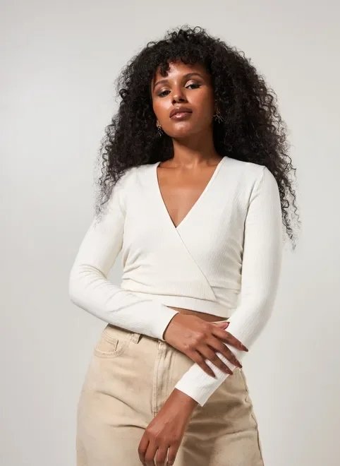 blusa manga longa transpassada off-white blusa manga longa transpassada off-white