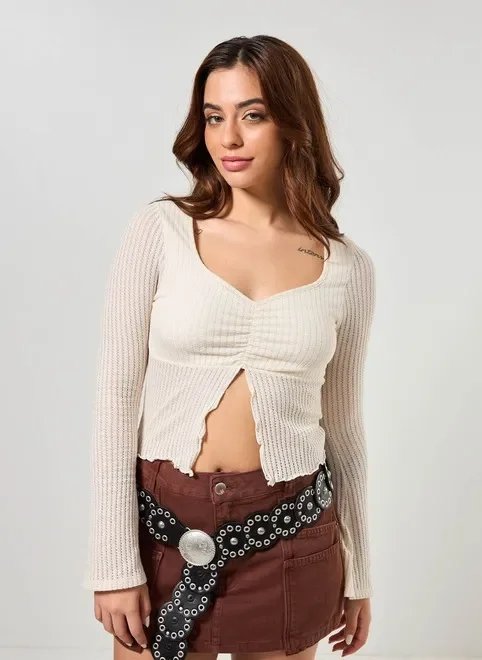 blusa manga longa em tricô off-white blusa manga longa em tricô off-white