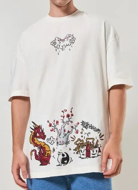camiseta off-white oversized malhão estampa asiática camiseta off-white oversized malhão estampa asiática