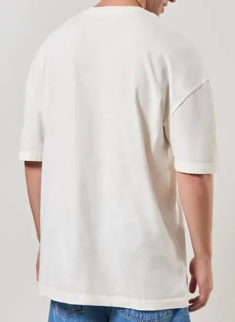 camiseta off-white oversized malhão estampa asiática camiseta off-white oversized malhão estampa asiática