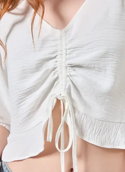 blusa branca com franzido e amarração blusa branca com franzido e amarração