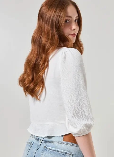 blusa branca com franzido e amarração blusa branca com franzido e amarração