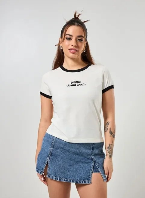 blusa off-white com escrito aveludado blusa off-white com escrito aveludado