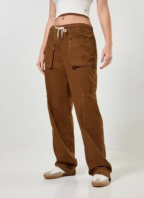 calça cargo em sarja marrom calça cargo em sarja marrom