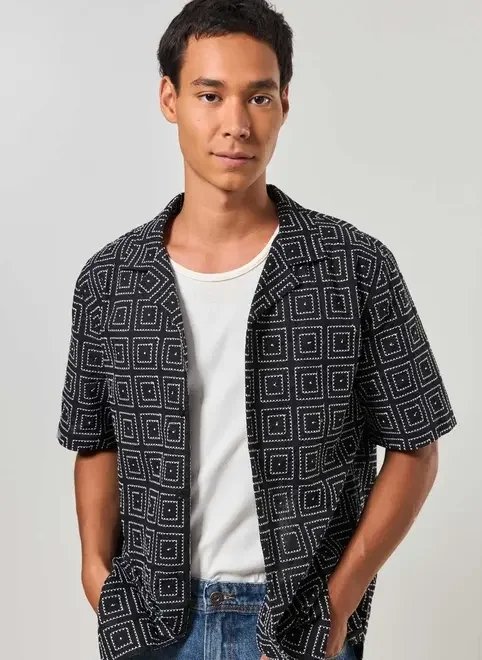 camisa preta bordados geométricos camisa preta bordados geométricos