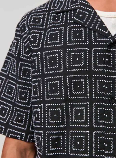 camisa preta bordados geométricos camisa preta bordados geométricos