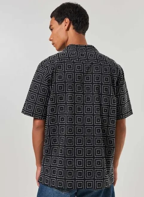 camisa preta bordados geométricos camisa preta bordados geométricos