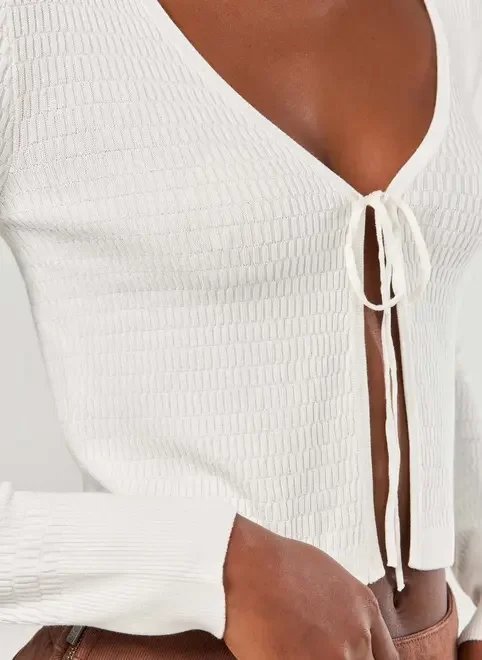 blusa manga longa branca com lacinho blusa manga longa branca com lacinho