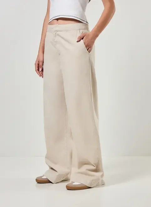 calça wide leg em sarja cós clean calça wide leg em sarja cós clean