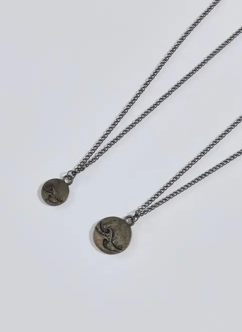 conjunto dois colares prateado envelhecido ondas conjunto dois colares prateado envelhecido ondas