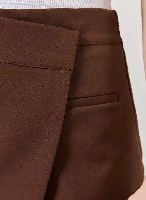 short saia alfaiataria cós assimétrico short saia alfaiataria cós assimétrico