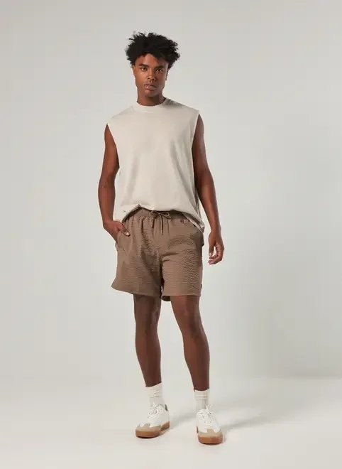 bermuda de banho bege texturizada bermuda de banho bege texturizada