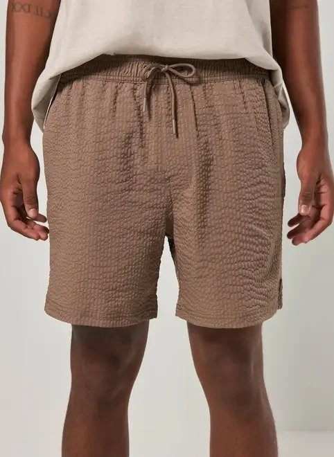 bermuda de banho bege texturizada bermuda de banho bege texturizada
