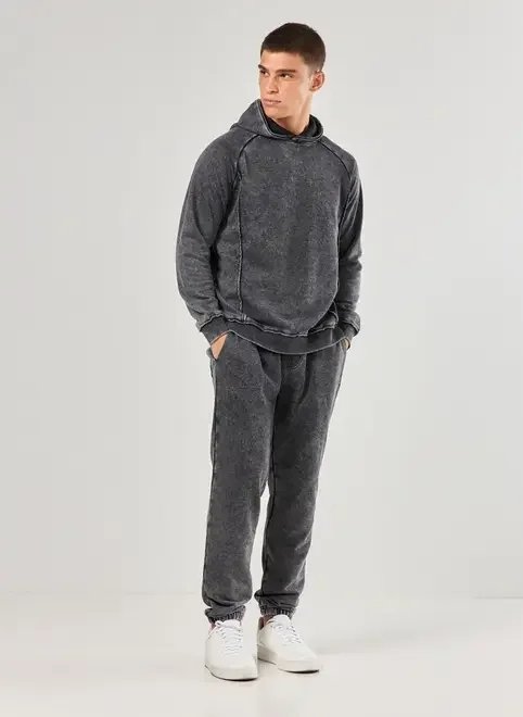 calça moletom jogger preta estonada calça moletom jogger preta estonada